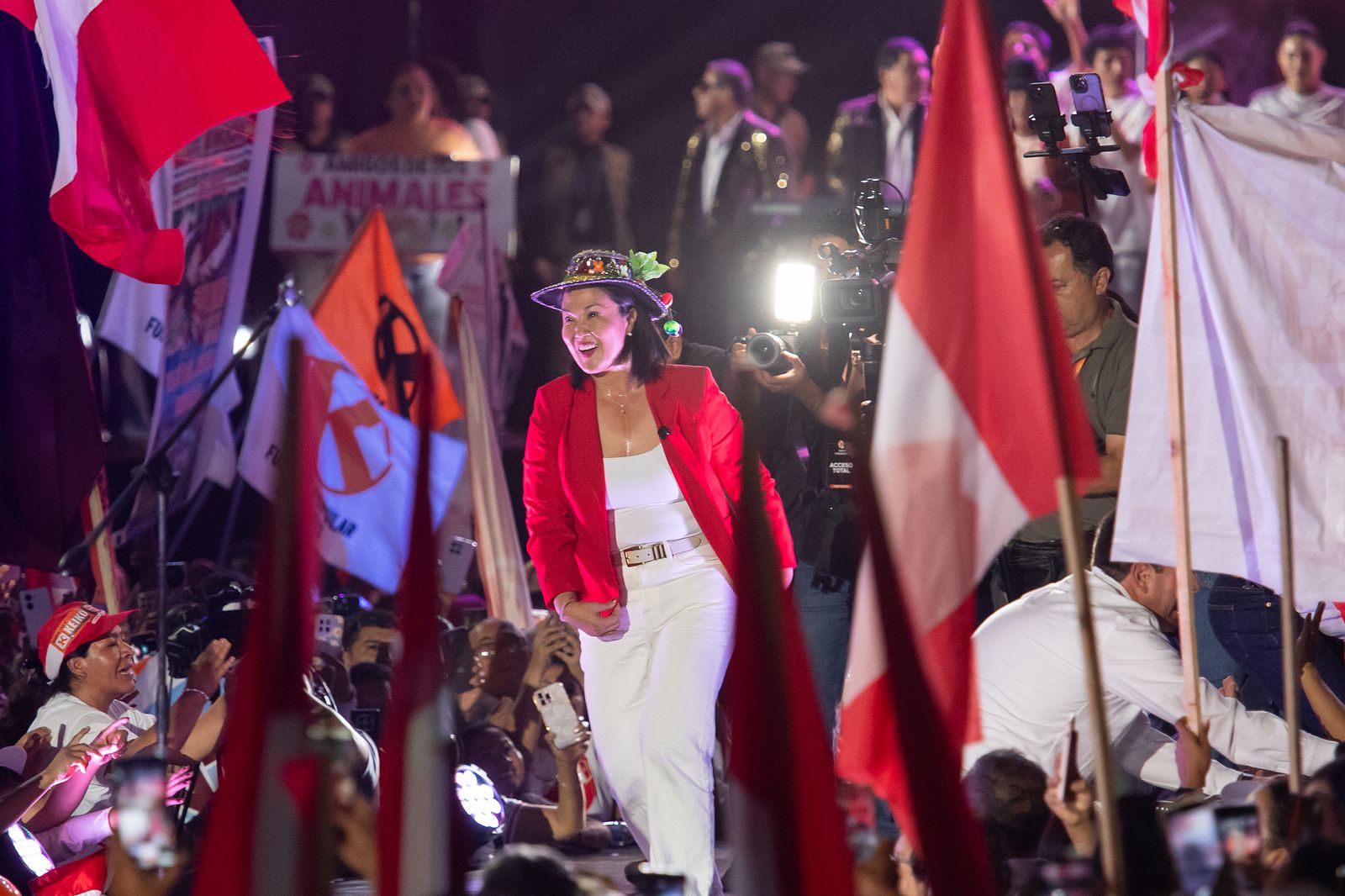 Keiko Fujimori promete a Perú lograr "reconciliación nacional" y gobernar solo un mandato