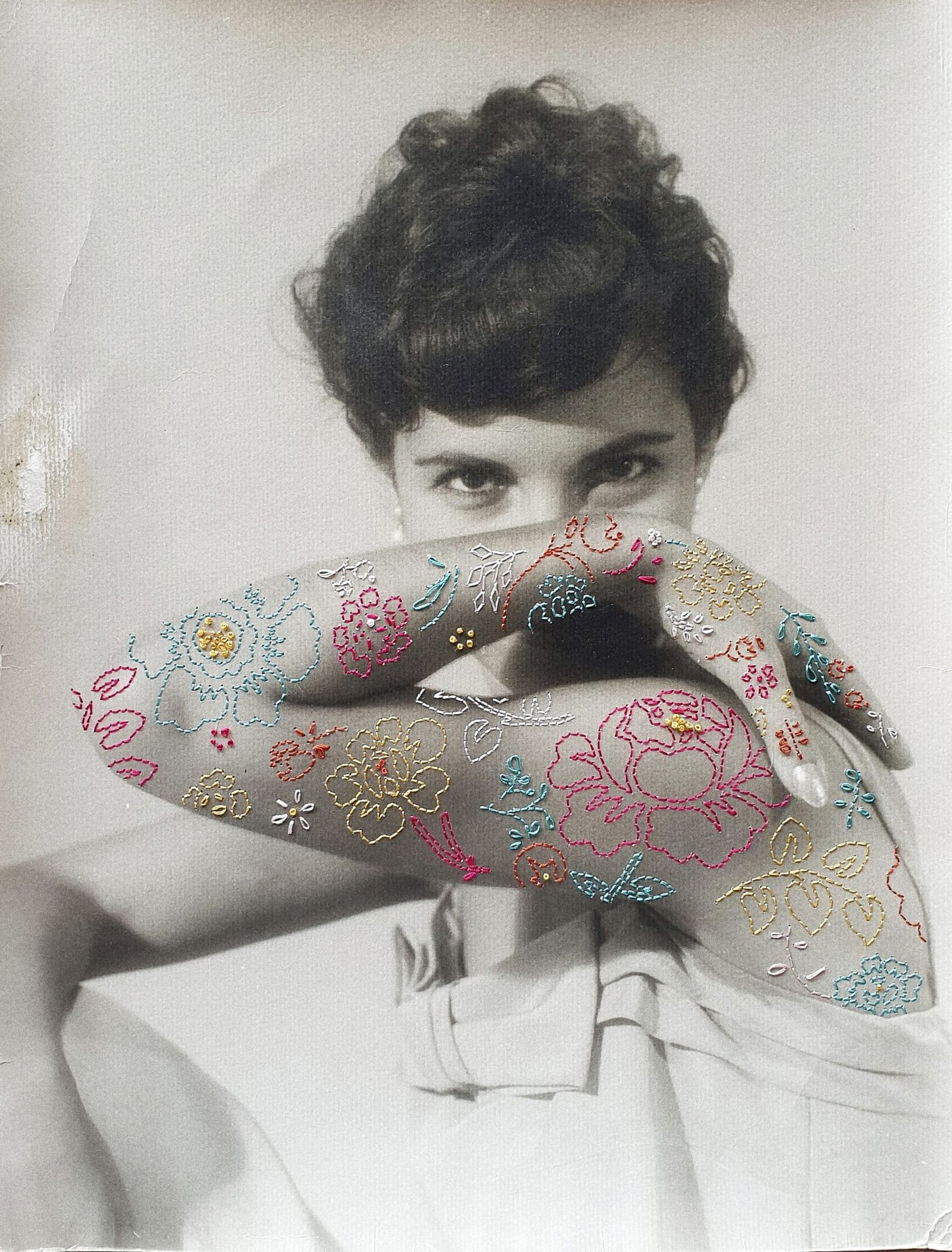 Primavera tatuada Maite Ortega Bordado sobre fotografía 355x285 cm enmarcado doble cristal año 2018
