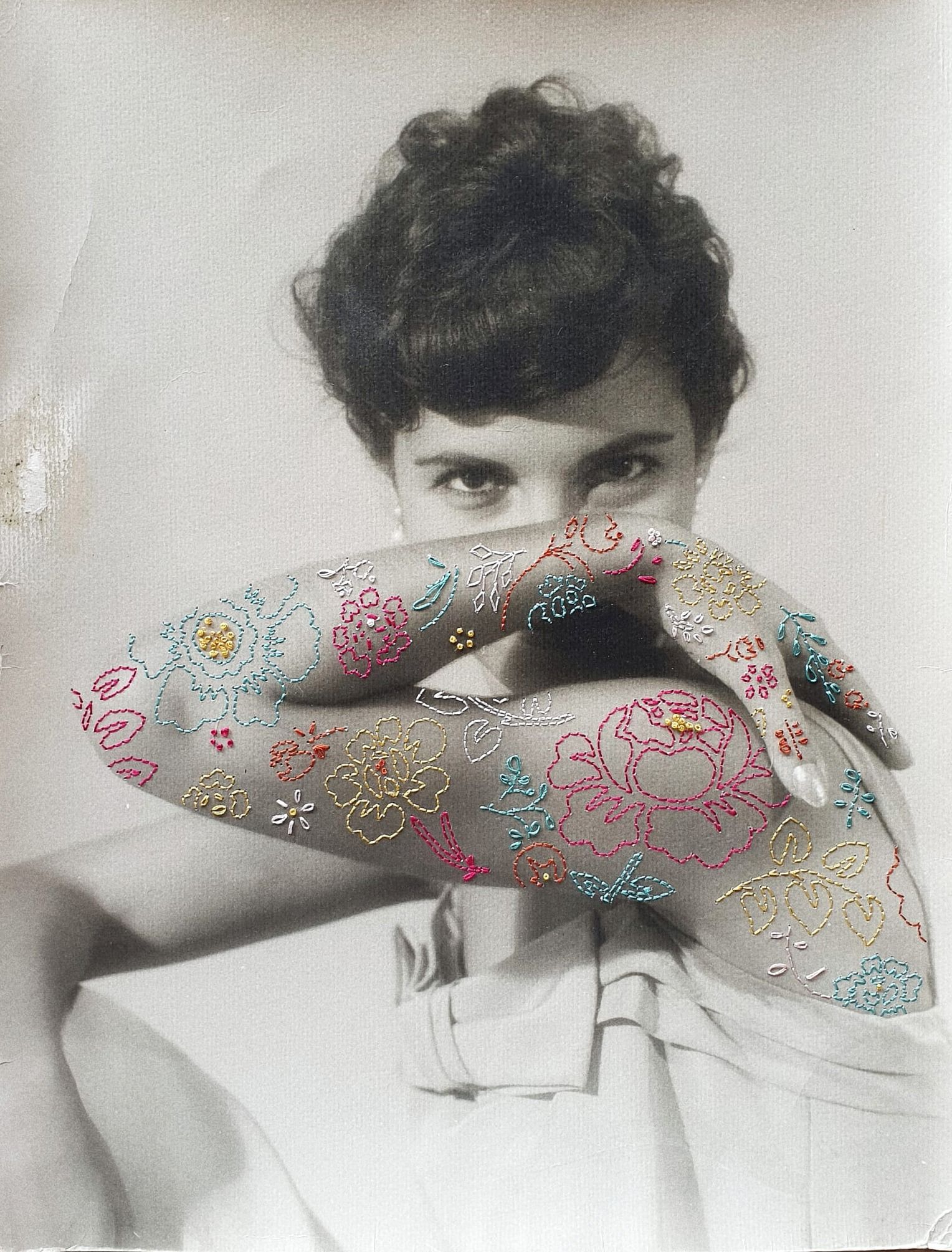 Primavera tatuada Maite Ortega Bordado sobre fotografía 355x285 cm enmarcado doble cristal año 2018