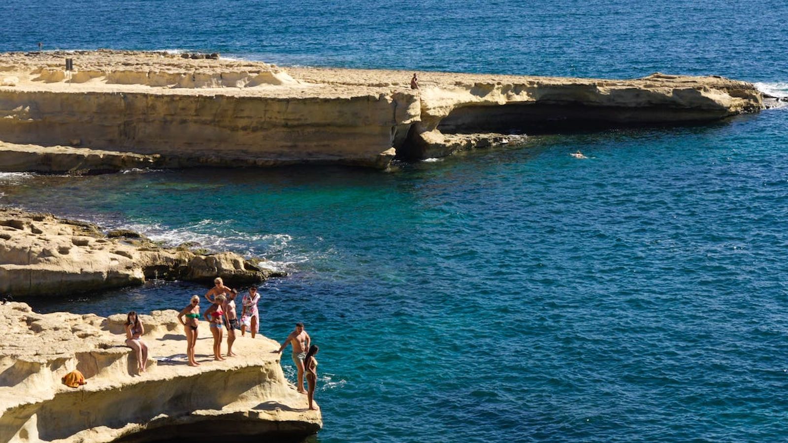 malta-piscina-san-pedro-nadadores.jpg